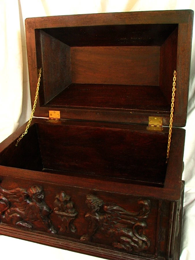ANTIGUO COFRE COFRE ATAÚD TALLADO ÁNGEL ESFINGE HIPOCAMPO c.1920'S Foto 2 de 4