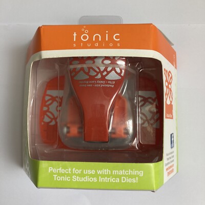 tonic studios Elegant 675e Daisy Lace Border Papierlocher. Neu