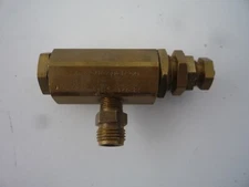 R. CONRADER CO MODEL RCB UNLOADER PILOT VALVE with 1/4" male iron pipe adapter