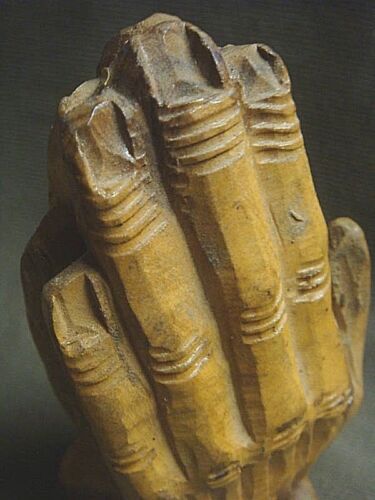 EXQUISITE Hand Carved WOODEN PRAYING HANDS from BETHLEHEM - Great Detail - Picture 7 of 8