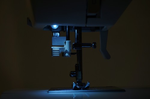 Singer Brilliance Model 6199 100-Stitch Computerized Sewing Machine - Tested - Picture 14 of 19