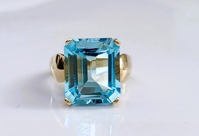 Cocktail-Ring 10 Karat Gelbgold Smaragdschliff Blautopas - Größe 7,5
