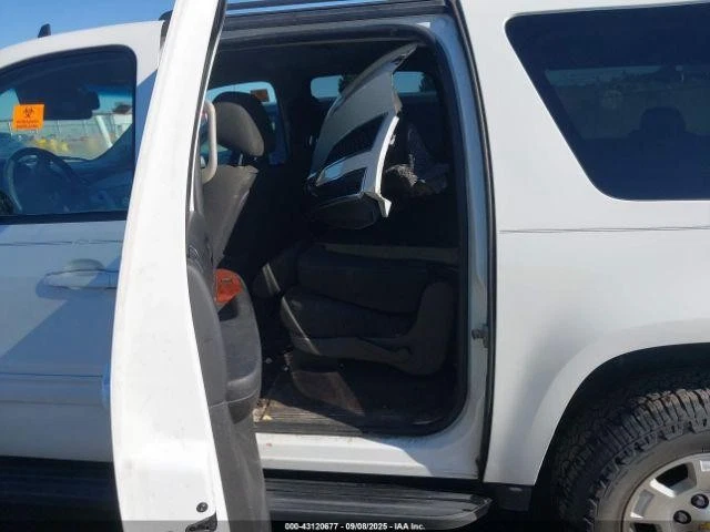 Used Rear Right Door Interior Trim Panel fits: 2014 Chevrolet Suburban 1500  Gra - Image 4 of 4