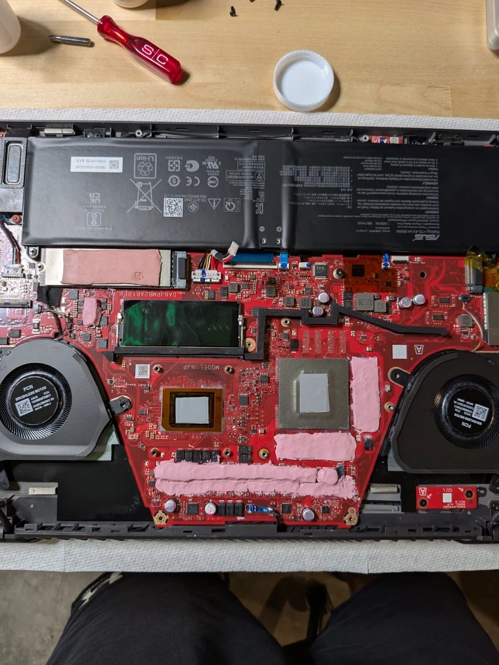 Asus ROG Zephyrus G15 GA503RM 15" QHD 165hz 40Gb DDR5 RAM y 1Tb WD Negro SSD Foto 4 de 4