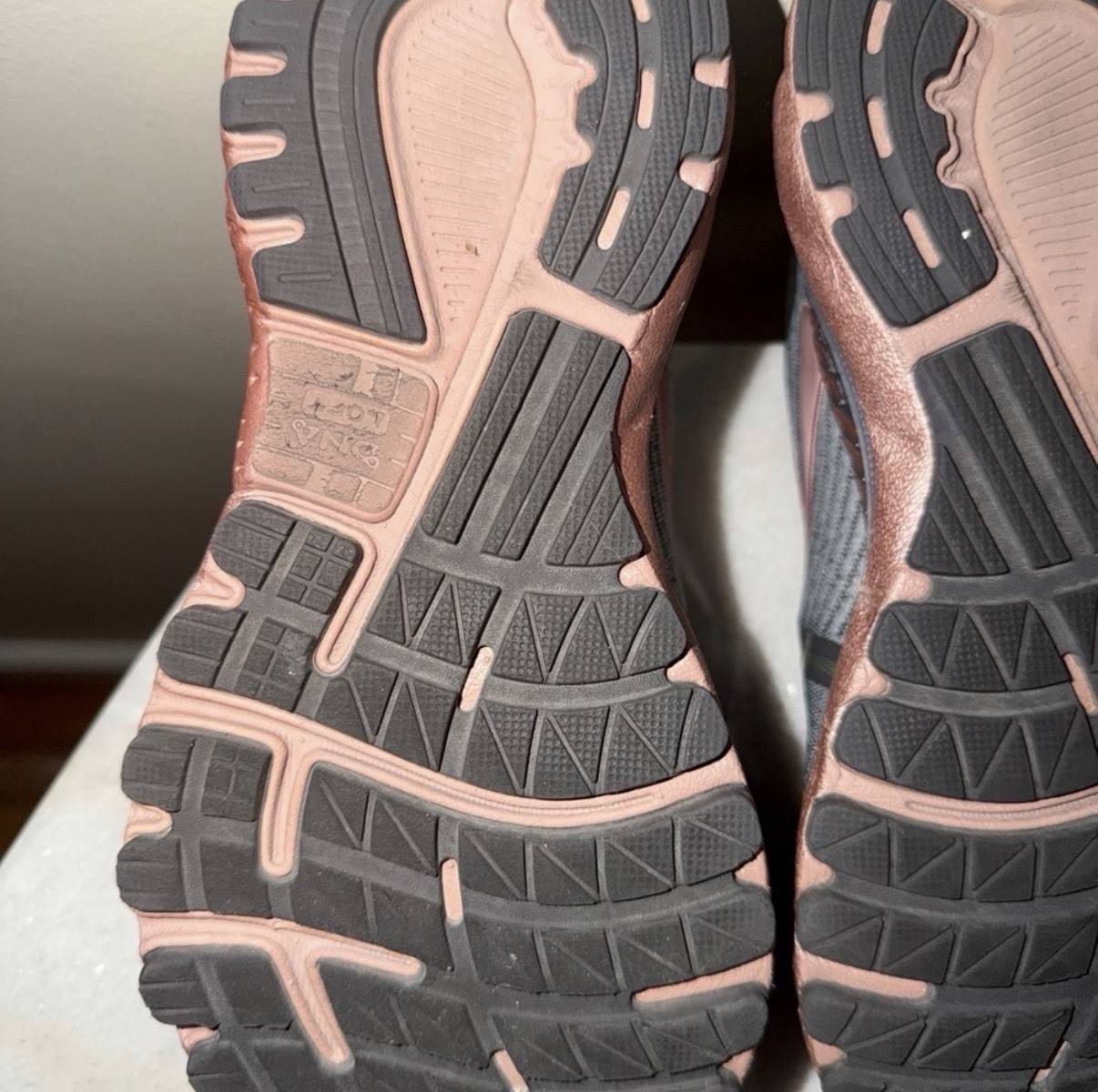 Brooks GTS XX Adrenaline Gray/Rose Size 7M Women’s Great Used Condition. thumbnail 5