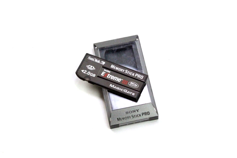 SanDisk 2 GB Extreme III Memory Stick Pro Card (SDMSPX3-2048) w/ Case - Image 3 of 4