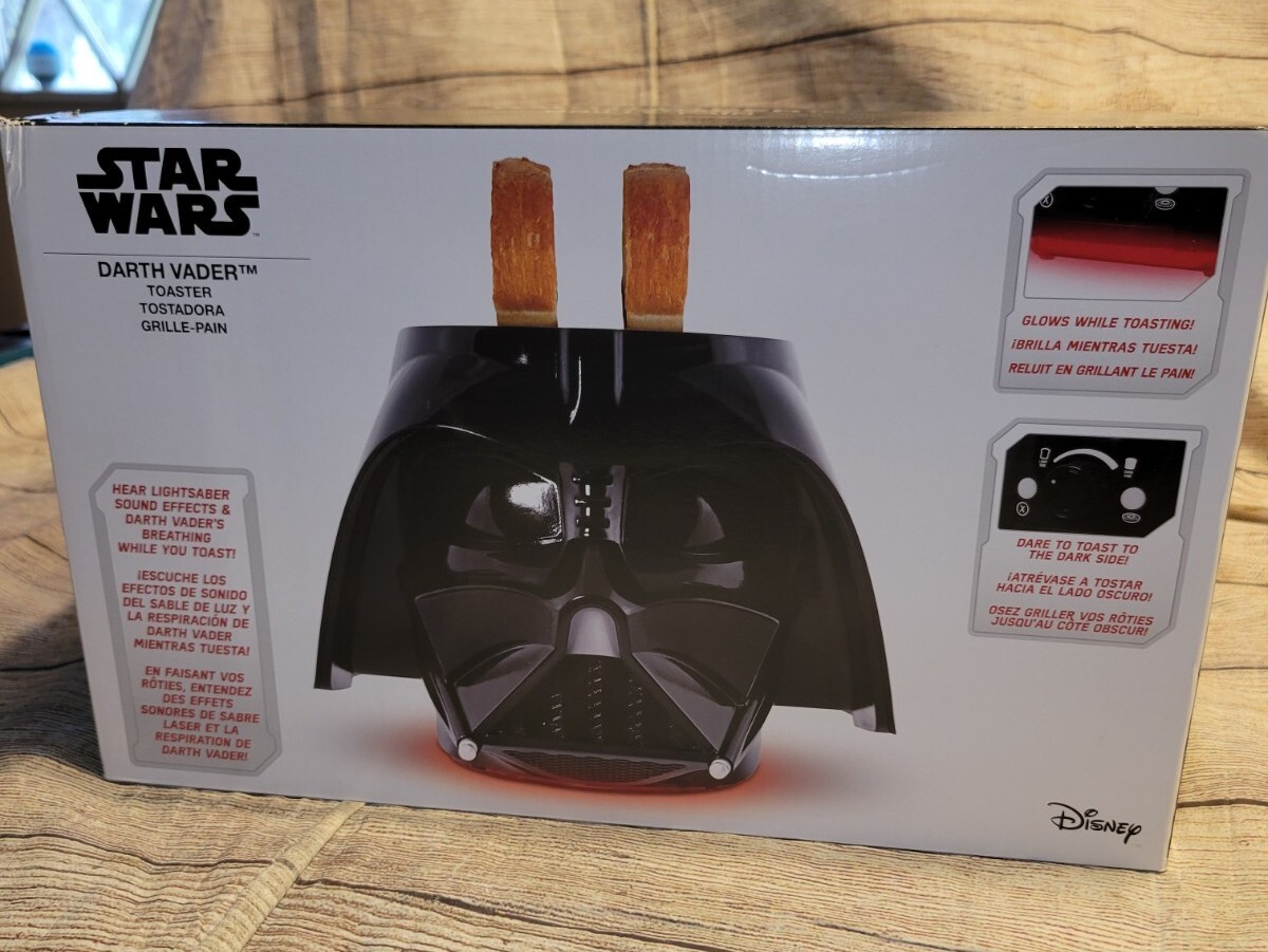 Uncanny Brands Star Wars Darth Vader Halo Toaster NEW