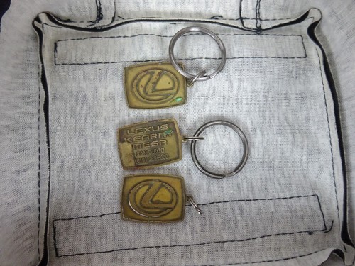 Genuine Vintage OEM Lexus First Aid ~ 1991 ~ + 3 Lexus Keychains ~ - Picture 5 of 6