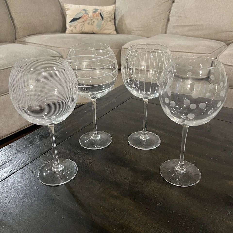 Juego de 4 copas de vino Mikasa globo copa 9 1/8” Cheers Encore usadas en excelente estado Foto 2 de 4