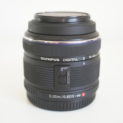 Olympus M.Zuiko Digital 14-42 mm F3.5-5.6 II R MSC Objektiv, schwarz, MFT