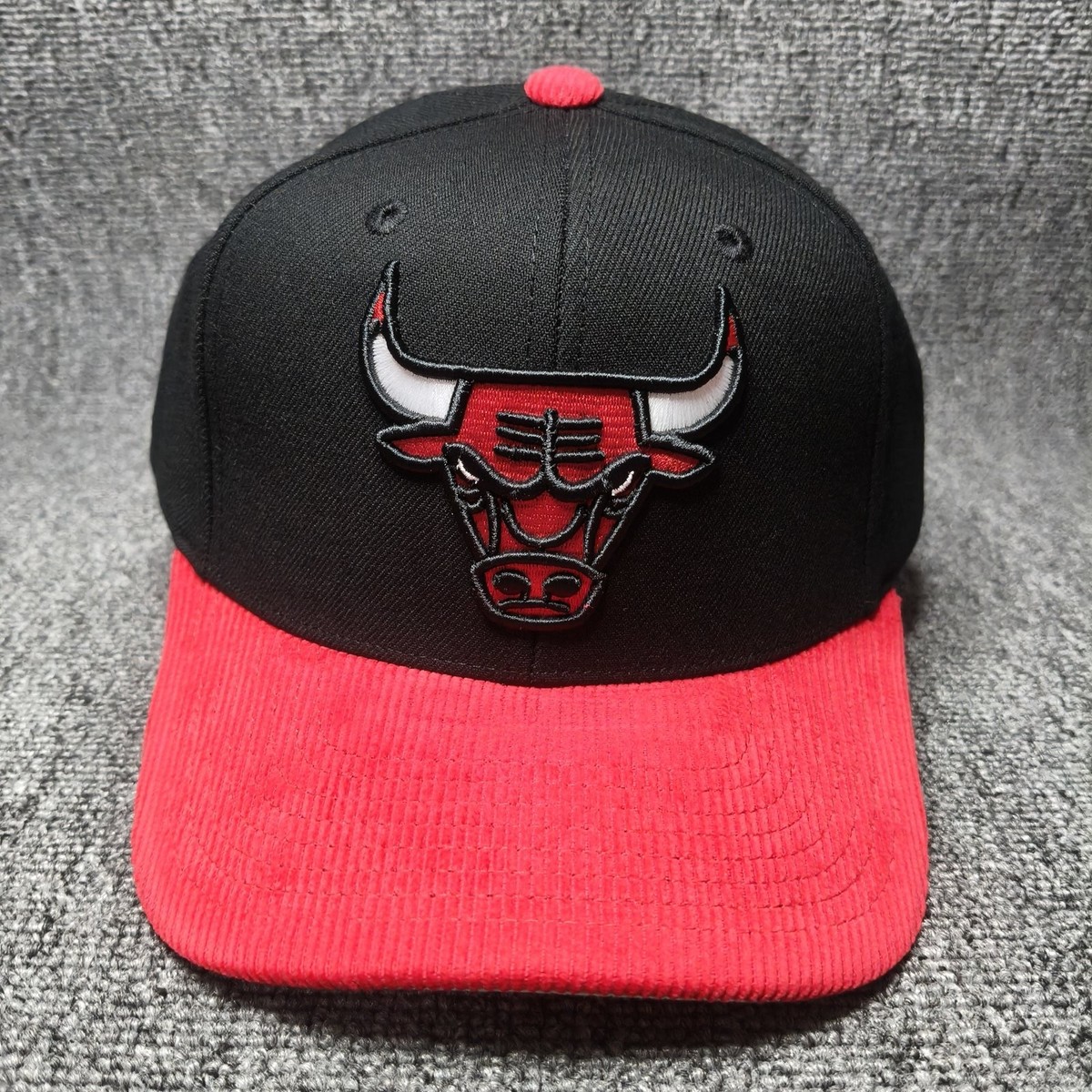 Mitchell & Ness Chicago Bulls NBA Snapback Hat Black Red Script Back