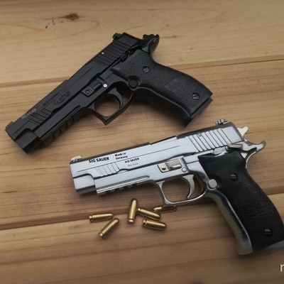Alloy Empire Sig Sauer P226 1:2 Metal Toy Gun Model Disassembly Shell Eject