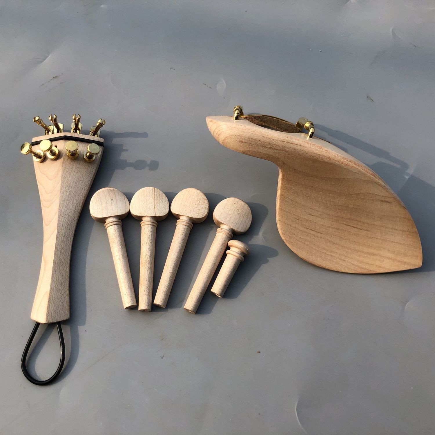 Violin Maple Complete Accessories Chinrest/Tuning Pegs/Tailpiece/Tail Pillar