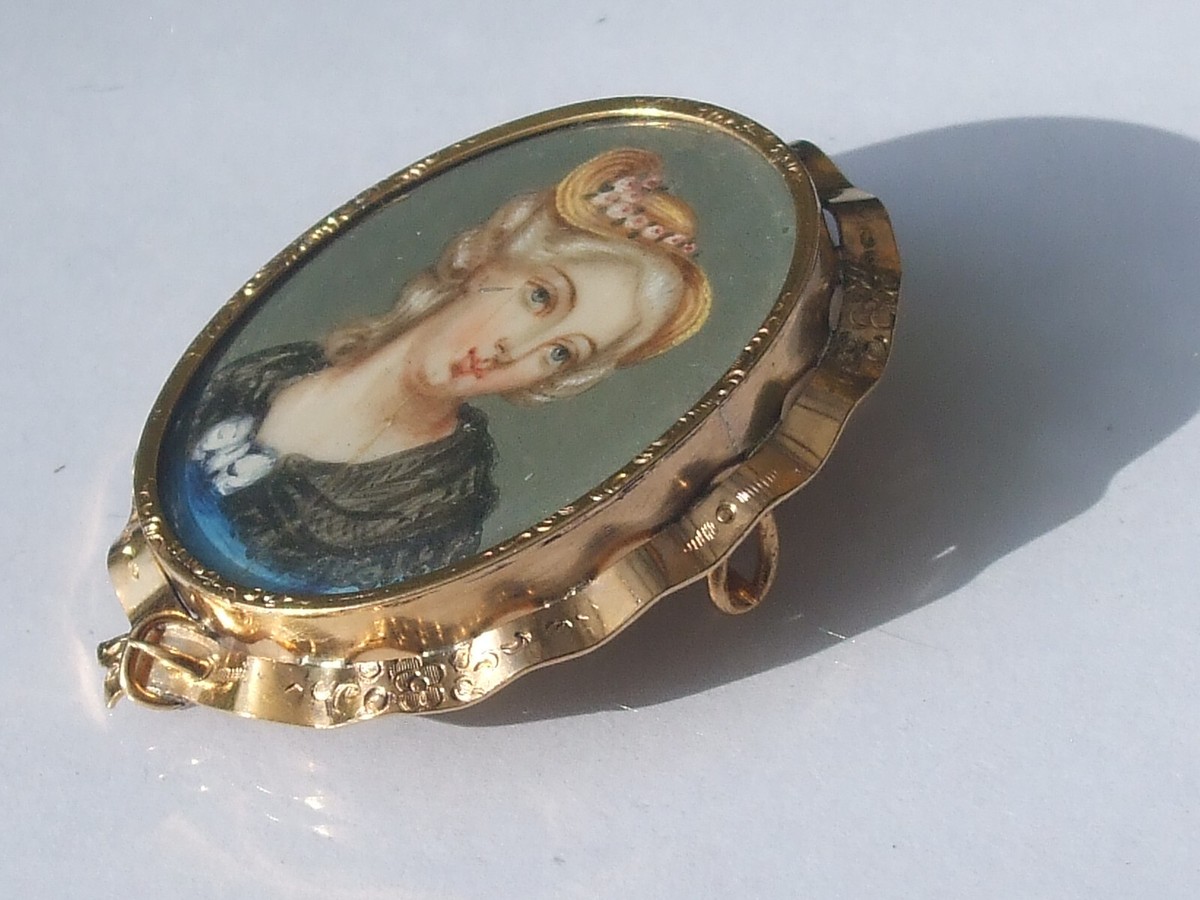 Broche Ancienne XIXe Siècle Plaqué Or Avec Peinture Miniature - Petite Fêlure, Très Bon état