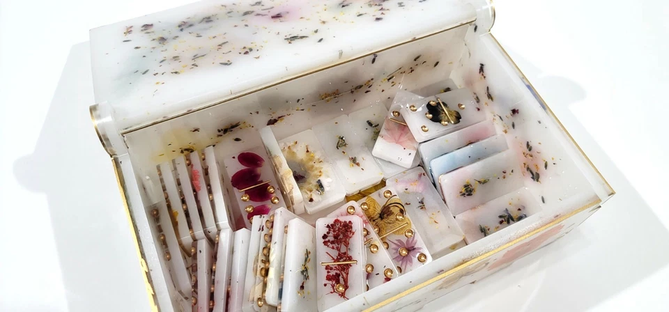 Handmade Resin Art Dried Flowers White Milk Bath & Gold Domino Set with Box Gift - Image 2 of 4