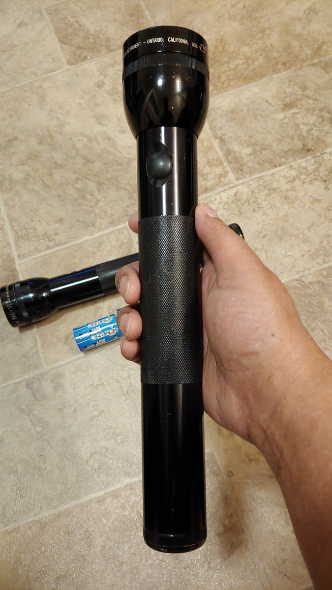 ヴィンテージ コラボ　MAG-LITE マグライト アメリカ製 ダッジ　赤　単一 MAG LITE 5D マグライト アメリカン 警察 警棒 警備 ライト