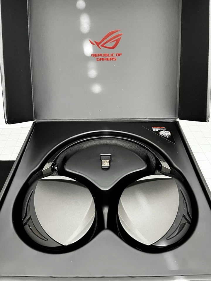 华硕 ROG Strix Go 2.4 无线游戏耳机 带 2.4GHz USB 加密狗/chrgincable — 第 2/4 张图片