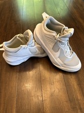 Nike Team Hustle D 10 GS Youth US 7Y Wht/Gry bball Shoes - FREE SHIPPING 