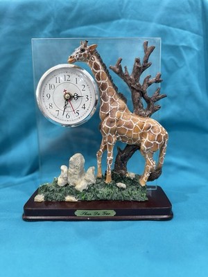 Shun Da GAO VTG Giraffe Decorative Clock  8.75 x7.5 x3  Quartz Late 20th Century