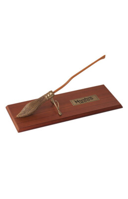 Universal Studios Wizarding World Harry Potter Nimbus 2000 Broom