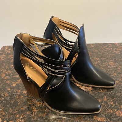 Qupid Faux Leather Black & Brown Wood Grain Thick Pointed Toe Heels 9