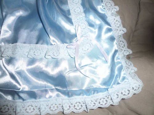 PRETTY BLUE WHITE SATIN MAID LACE EDGED APRON AND HAT ONE SIZE - Picture 2 of 3