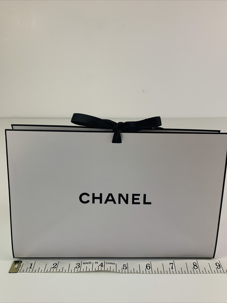 CHANEL 箱　袋　リボン CHANEL Gift Bag 8.75
