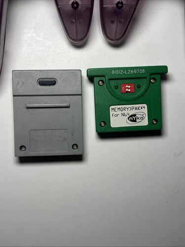 Coppia controller originali Atomic Purple Nintendo N64 Classic con schede funzionanti - Foto 3 di 24