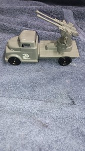 Lionel Pyro U.S.M.C. Truck With Anti-Aircraft