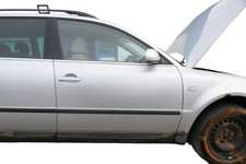 VW Passat 3B 3BG Kombi + Limo Tür vorne rechts Beifahrertür grau silber LA7W