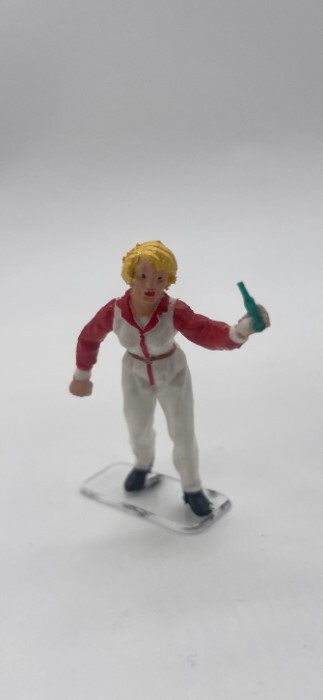F1120 - Greenhills Track Side Female Mechanic Figure for Scalextric Carrera 1.32