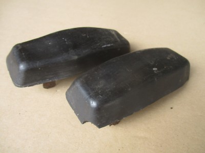 Fiat 850 Spider Puffer Gummi Stoßstangenhorn Stoßstange links rechts Set