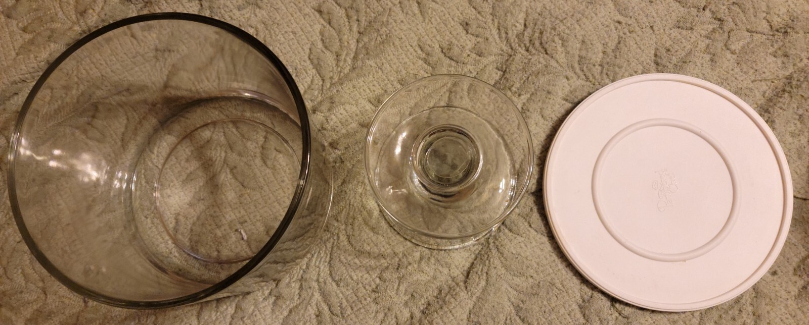 PAMPERED CHEF GLASS TRIFLE BOWL 2832 WITH STAND &LID USED RETIRED