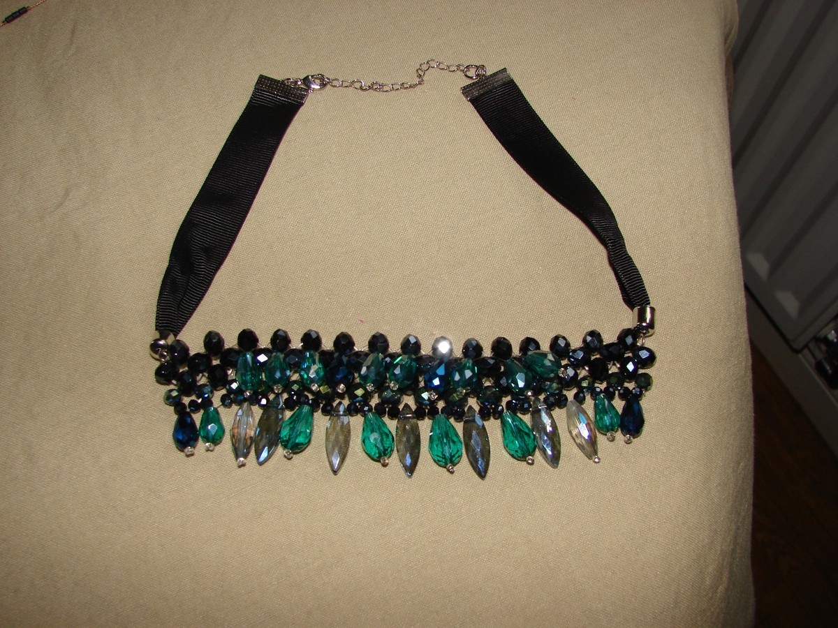 BNWOT Debenhams green, blue grey acrylic beaded choker