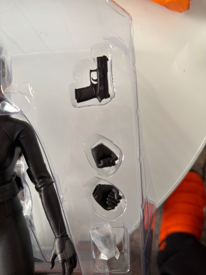 HOT TOYS Catwoman 1:6 Action Figure - The Dark Knight Rises - Figura Da Collezione 30 Cm Con Diorama Fogne - Per Adulti