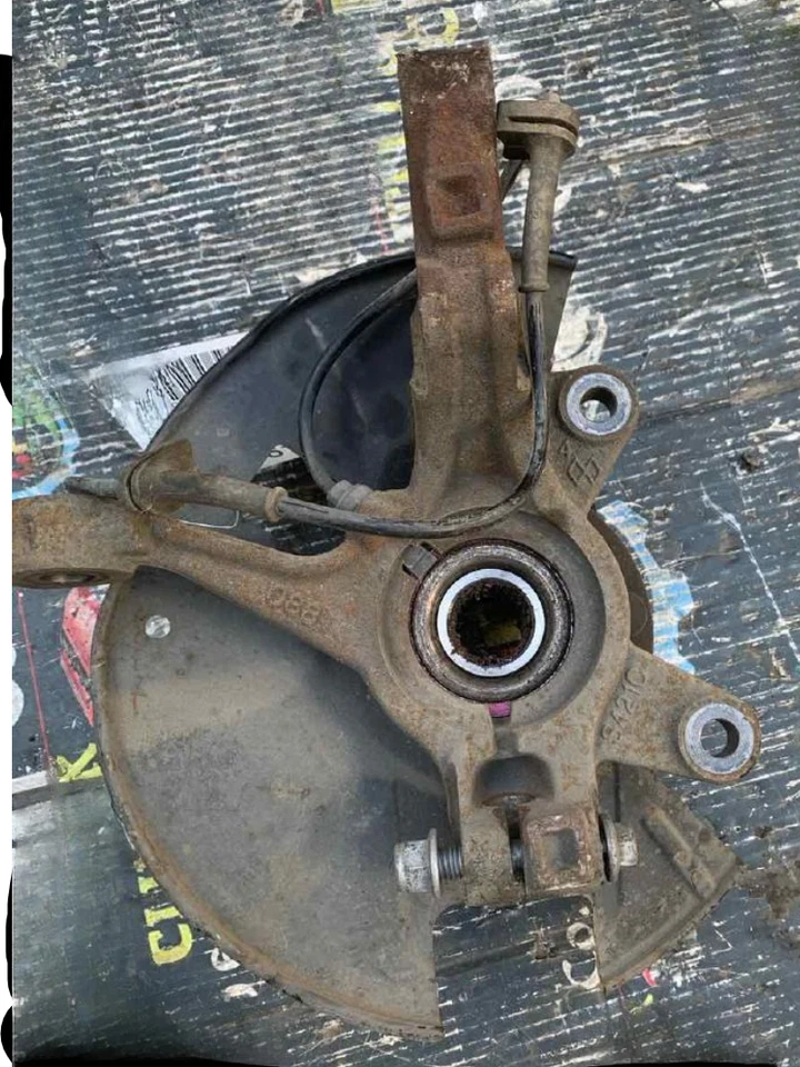 2011-2013 Ford Fiesta Front Left Driver Spindle Knuckle w/o Abs Assembly Oem - Image 2 of 4