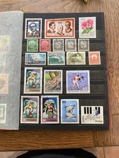 lot 253 timbres monde en classeur