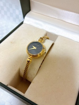 GUCCI ワイヤーバングルウオッチ2747L GUCCI（腕時計）のフリマアイテム一覧 GUCCI ワイヤーバングルウオッチ