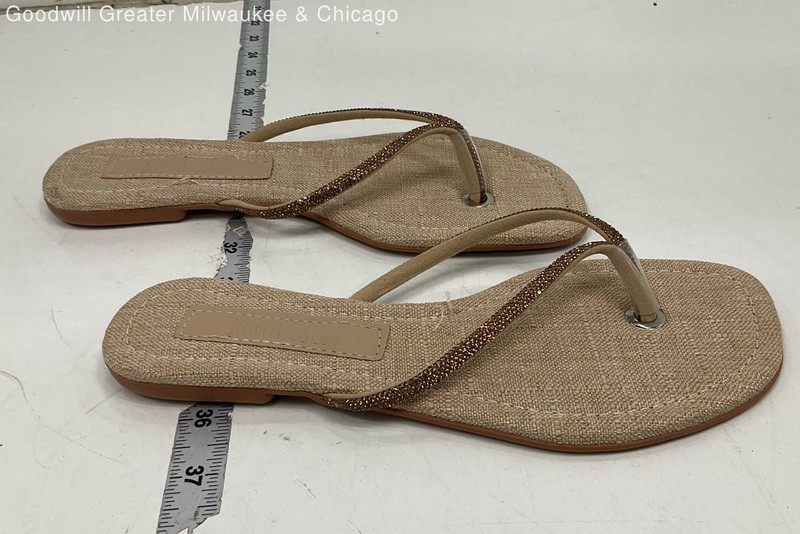 Santa Lolla Tan/Sparkly Thong Sandals sz 7B
