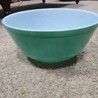 Vintage PYREX 403 Primary Color Green 2.5 Quart Mixing Bowl Made In USA