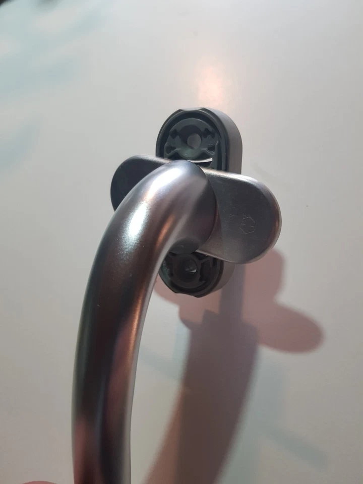 TOKYO MANIGLIA  ARGENTO ALLUMINIO HOPPE Modello: 0710/U26 Codice articolo: 8127 - Immagine 2 di 4