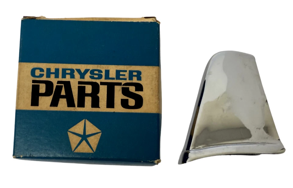 Protector de parachoques delantero cromado Chrysler New Yorker Newport 1966 2533628 nuevo de stock Foto 2 de 4