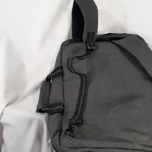 Solo gepolsterter Laptop Tablet Schultergurt Rucksack Kuriertasche Außentaschen - Bild 10 von 12