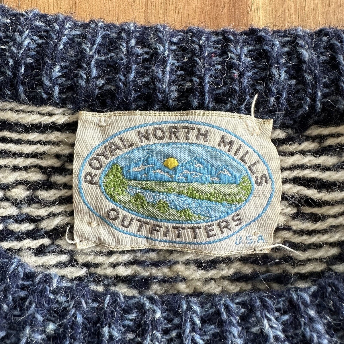 VINTAGE Sweater Royal North Mills Outfitters Mens Large Made in 