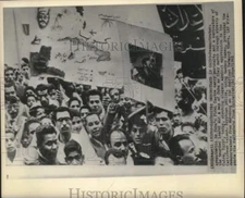 1961 Press Photo Castro sympathizers march in Cairo Egypt. - nox37118