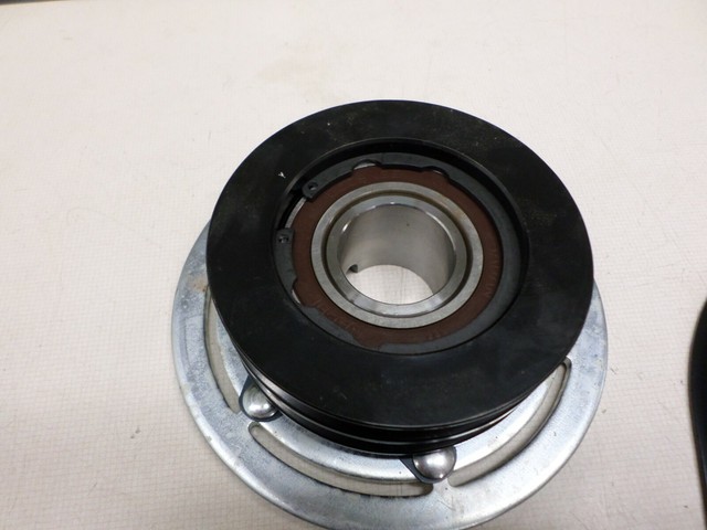 NEW OEM JOHN DEERE 420 OR 430 GARDEN TRACTOR PTO CLUTCH PART AM104238