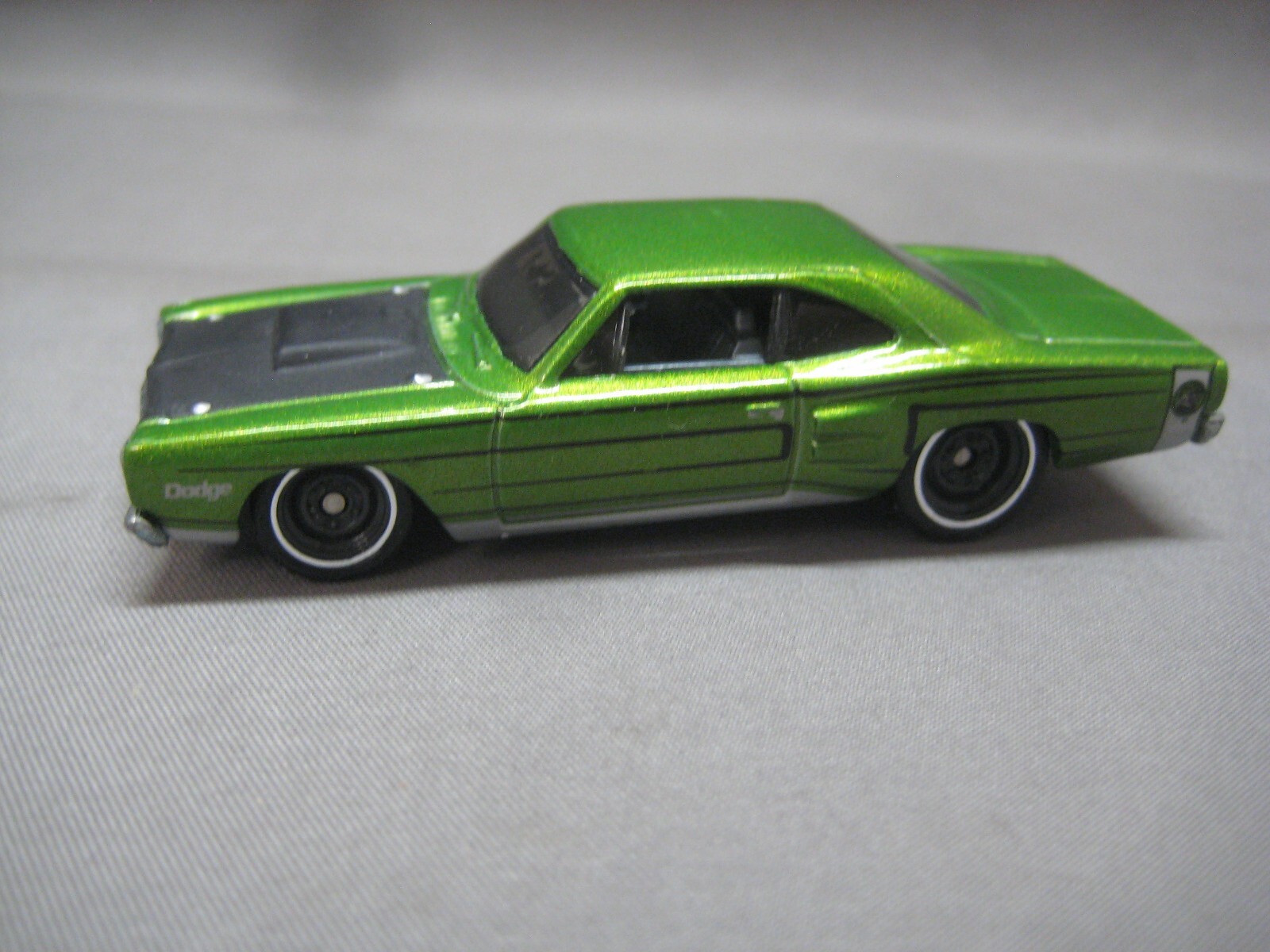 HOT WHEELS PREMIUM SERIES W/ REAL RIDERS 1969 DODGE CORONET SUPER BEE MINT !