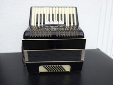 Accordion Weltmeister 40 Basses 4 Register