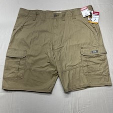 Men's Wrangler Size 44 Relaxed Fit Cargo Shorts 10  Inseam Khaki NWT