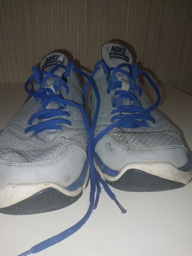 nike flex supreme tr 4 occasion taille 12 petite déchirure sur talon intérieur dos